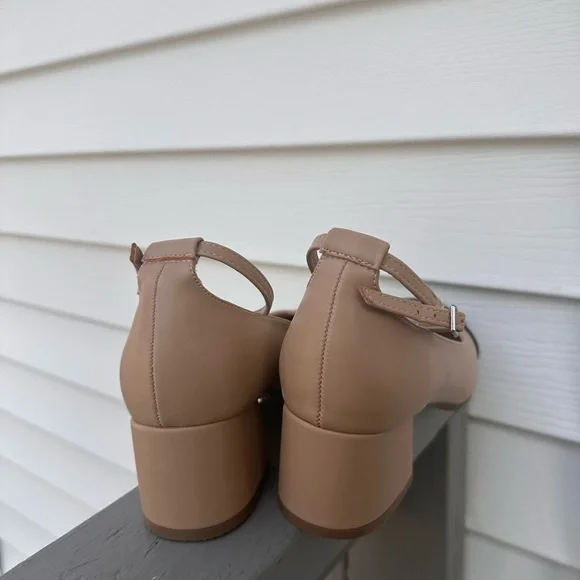 Forever 21 Black and Tan Block Heel Shoes - Picture 4 of 8